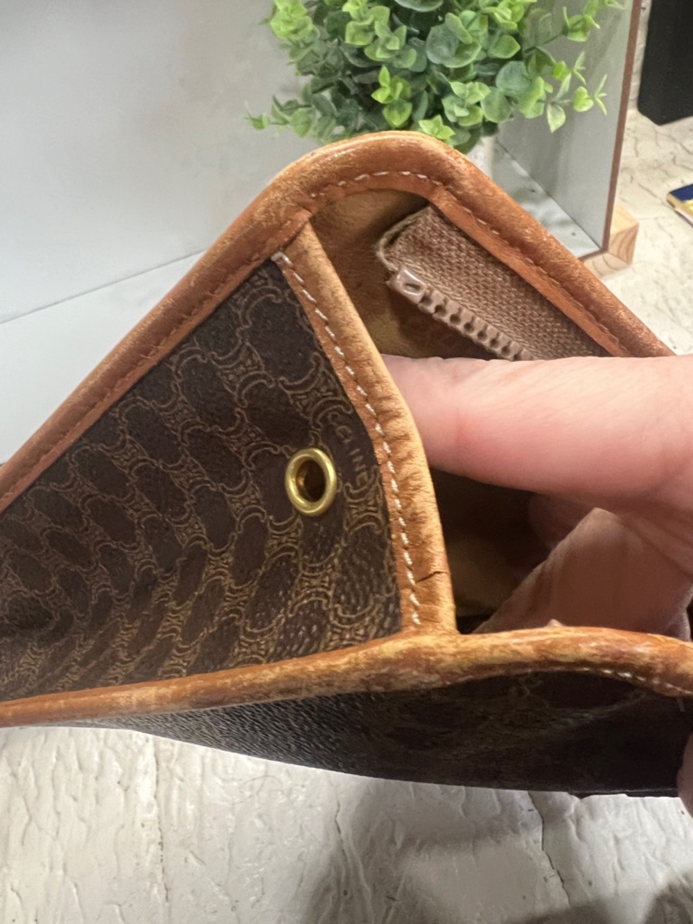 VTG a Celine Brown Triomphe Clutch - Picture 9 of 10